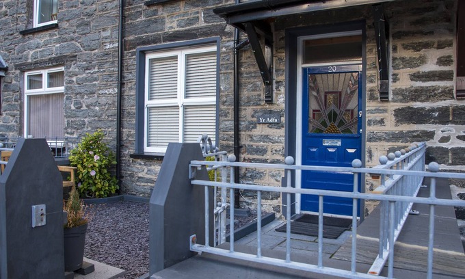 Rhiwbryfdir Cottage | YR ADFA (THE RETREAT), family friendly in Blaenau Ffestiniog