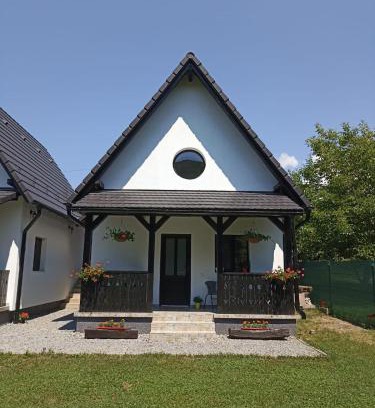 Praid House | Zöld Tulipán