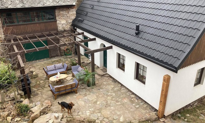 Miedzylesie House | Zarembianka Guest House is green, quiet and surrounded by nature.