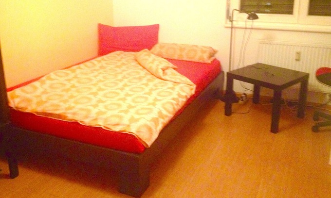 Loerrach Apartment | Zimmer 1, 15qm, max 3 Erw+2 Kind