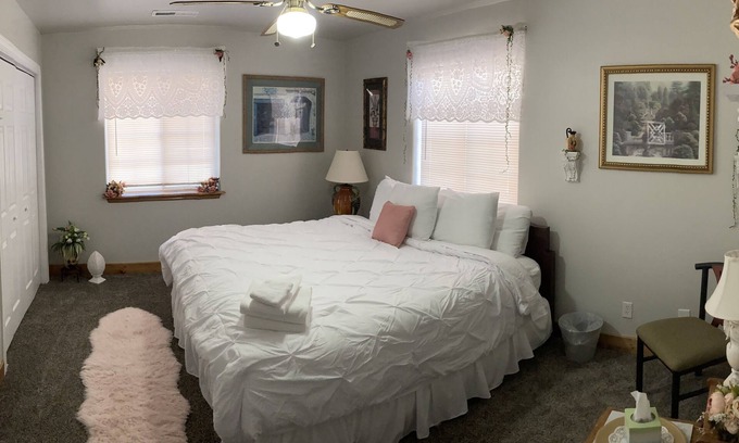 Hildale House | Zion’s South Hideaway Grecian Room