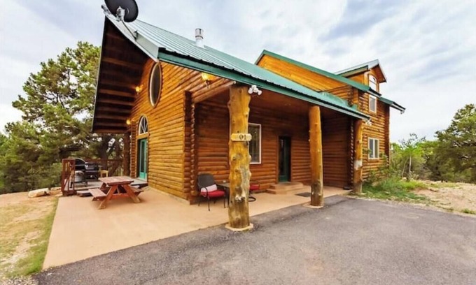 Zion National Park East Entrance House | Zion Views- The Ranch House +Resort Access