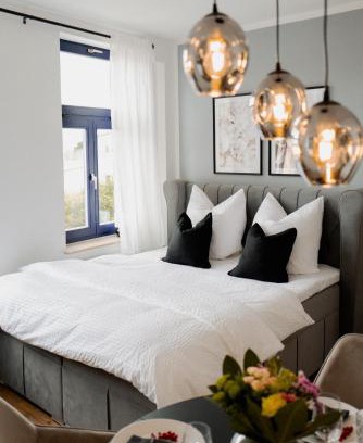 Wismar Apartment | Zwei Wohnungen, ein Erlebnis: Platz für 6 in 4 Schlafzimmern am Wismarer Hafen