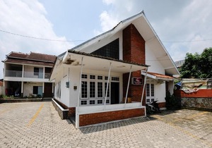 RedDoorz Near Moro Mall Purwokerto