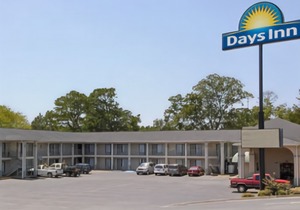 Econo Lodge Inn & Suites