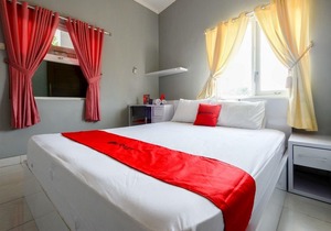 RedDoorz Near Solo Square 3