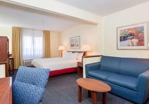 AmericInn by Wyndham Davenport