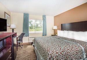 Days Inn by Wyndham Evansdale Waterloo