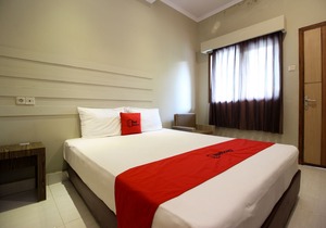RedDoorz Plus @ Jalan Damai 2