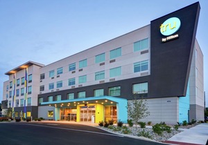 Tru by Hilton Denver