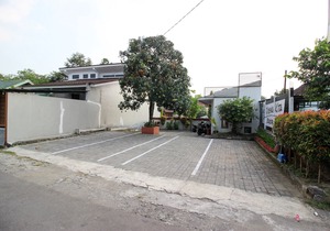 RedDoorz Plus @ Jalan Damai 2