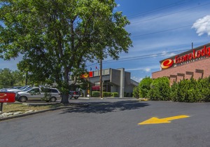 Econo Lodge Motel Village