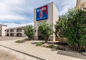 Days Inn & Suites by Wyndham Lubbock Medical Center