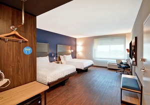 Tru by Hilton Denver