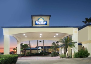 Days Inn & Suites by Wyndham Winnie