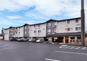 Clackamas Inn and Suites