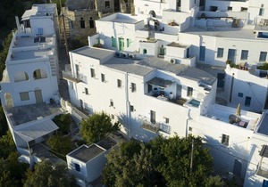 Living Theros Luxury Suites