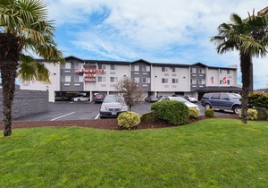 Clackamas Inn and Suites