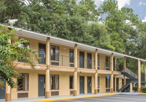 Howard Johnson by Wyndham Dothan