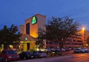 Days Inn & Suites by Wyndham Lubbock Medical Center