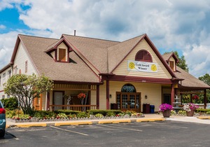 Econo Lodge Inn & Suites