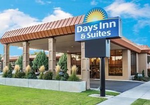 Days Inn & Suites by Wyndham Logan