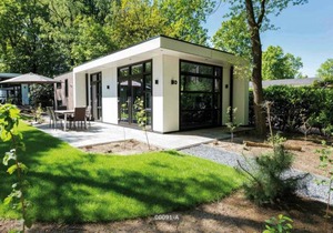 Luxurious 6-person holiday home with spacious terrace.