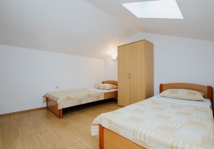 Apartments Vrlika (49991-A1) - Trogir