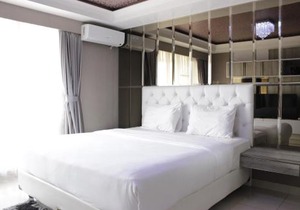 Modern & Deluxe Studio Apartment at Tamansari Tera Residence By Travelio