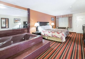 Days Inn & Suites by Wyndham Winnie