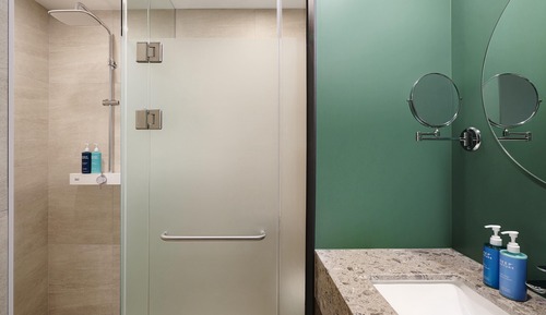 Deluxe Suite (1 double bed plus 1 single beds)