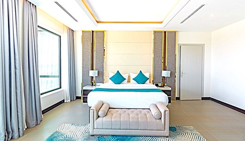 Executive Suite Pool View