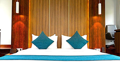 Bungalow, Garden View