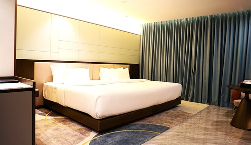 Supreme Deluxe Twin Mountain and River View