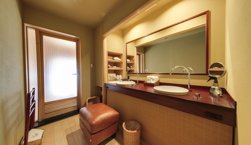 Special Room | Y: Hot spring + 2Japanese style rooms + spacious veranda + study room (79 sqm)