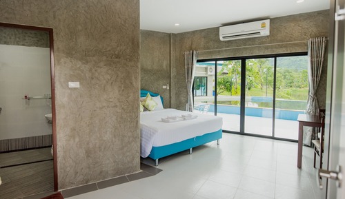 Executive Room, 1 Queen Bed, Pool View