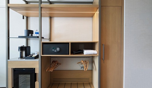 Room, 2 Queen Beds, Accessible, Bathtub