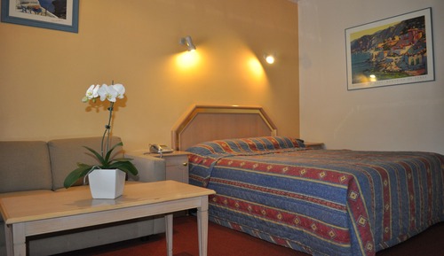 Standard Queen Room