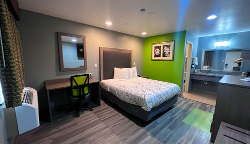 Standard Room, 1 Queen Bed, Non Smoking