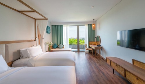 Deluxe River Twin with One set of Afternoon Tea at VIP Lounge