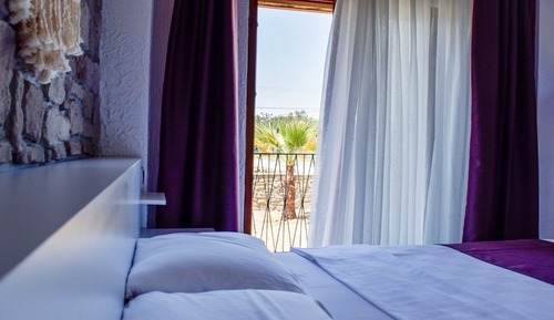 Economy Room, 1 Queen Bed