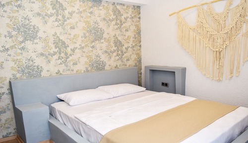 Standard Room, 1 Queen Bed, Courtyard View