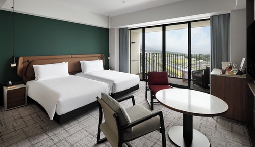 Room, 2 Twin Beds (Circuit View)