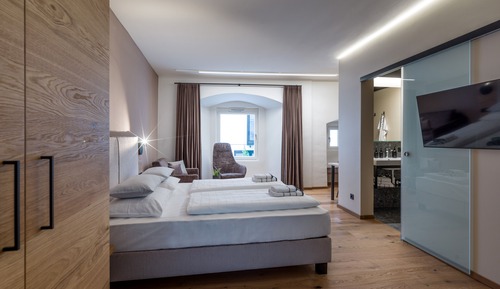Economy Room