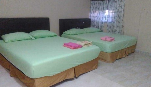 Family Room, Shared Bathroom