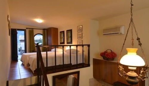 Traditional Loft, 2 Twin Beds