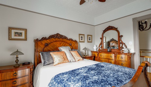 Standard Room, 1 Queen Bed