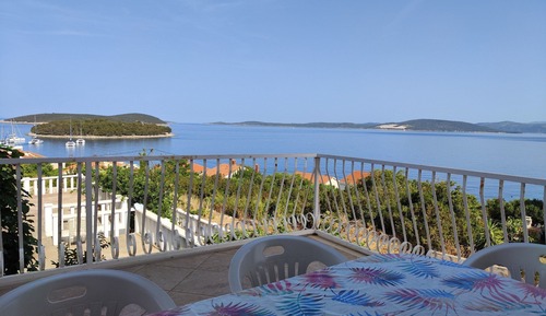 House (Four Bedroom Holiday Home with Terrac)