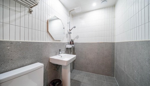 Room (Standard room (Netflix Disney+ Watcha)