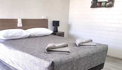 Economy Room, 1 Queen Bed, Ensuite